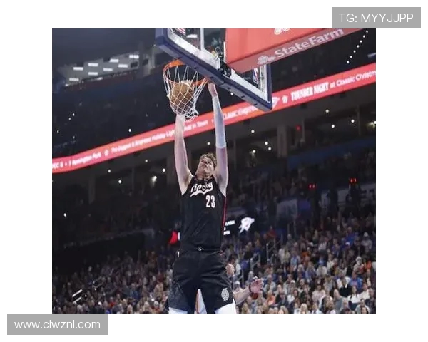 克林根首节统治禁区9分8板5前场板并命中三分展现全能表现 克林根首节统治禁区9分8板5前场板并命中三分展现全能表现